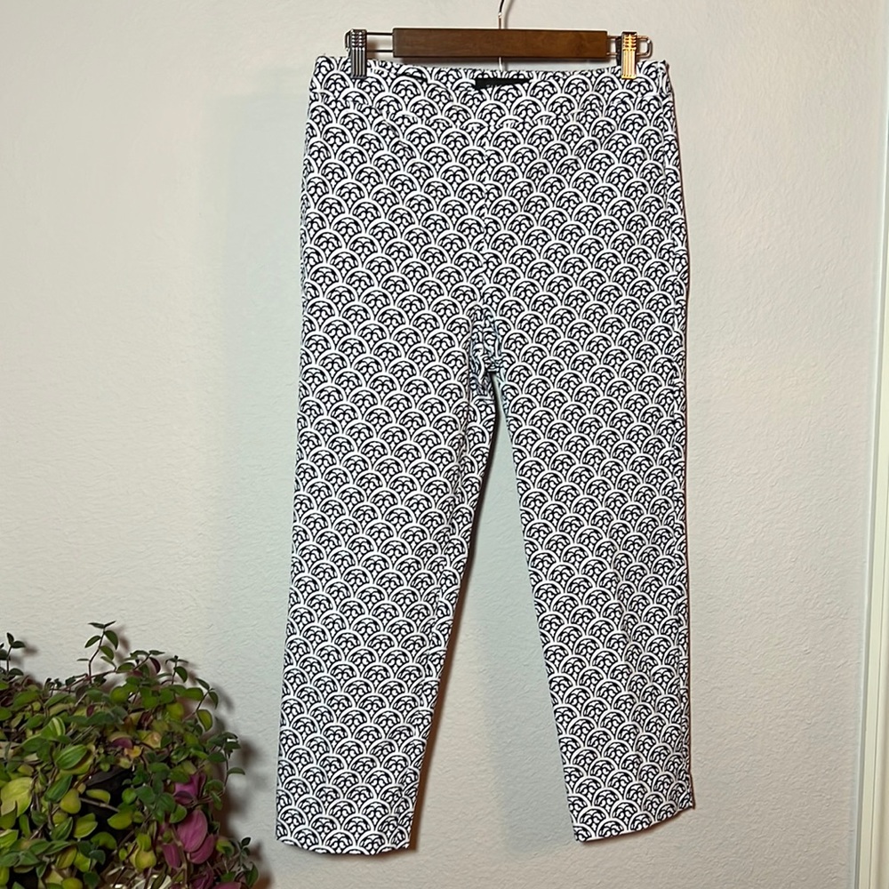 Talbots Chatham Crop Pants Scallop Print Slim Leg Blue White Women’s Size 6